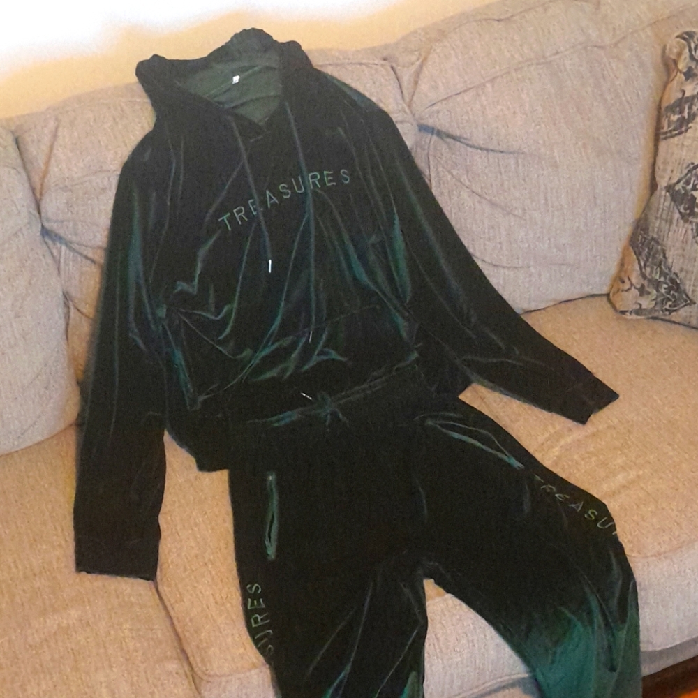 GREEN VELOUR SET